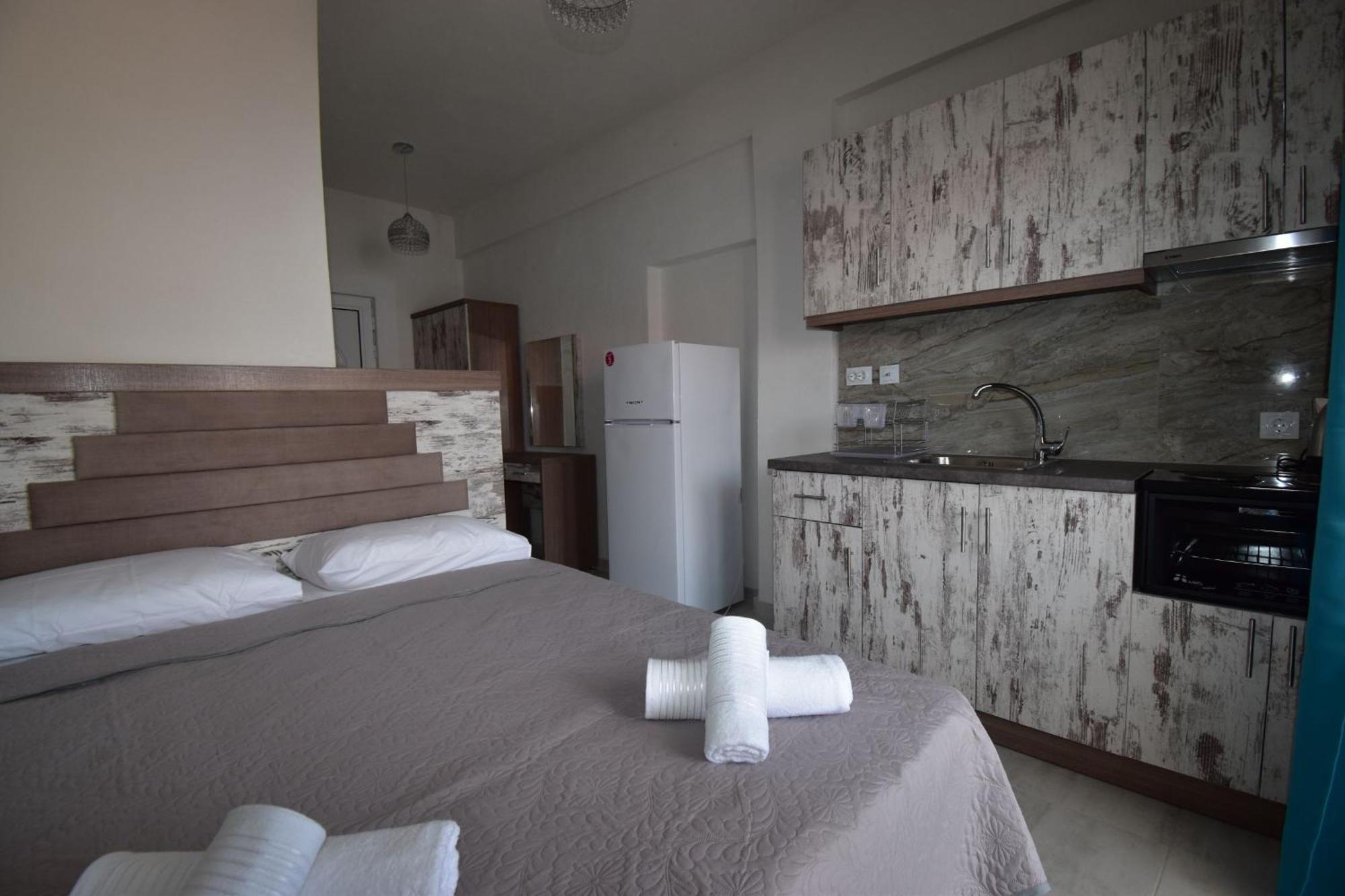 Apartments Miki Polychrono Luaran gambar